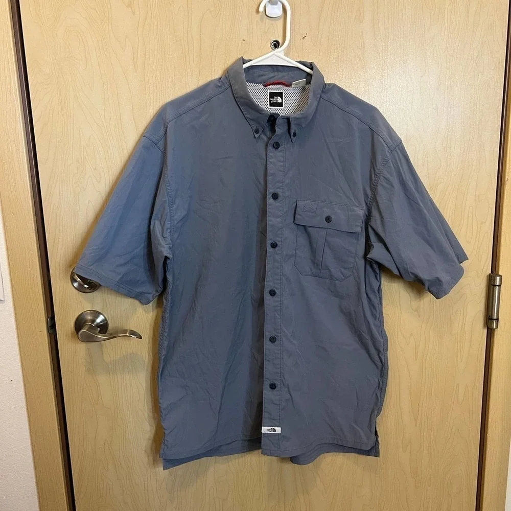 Mens Northface short sleeve shirt